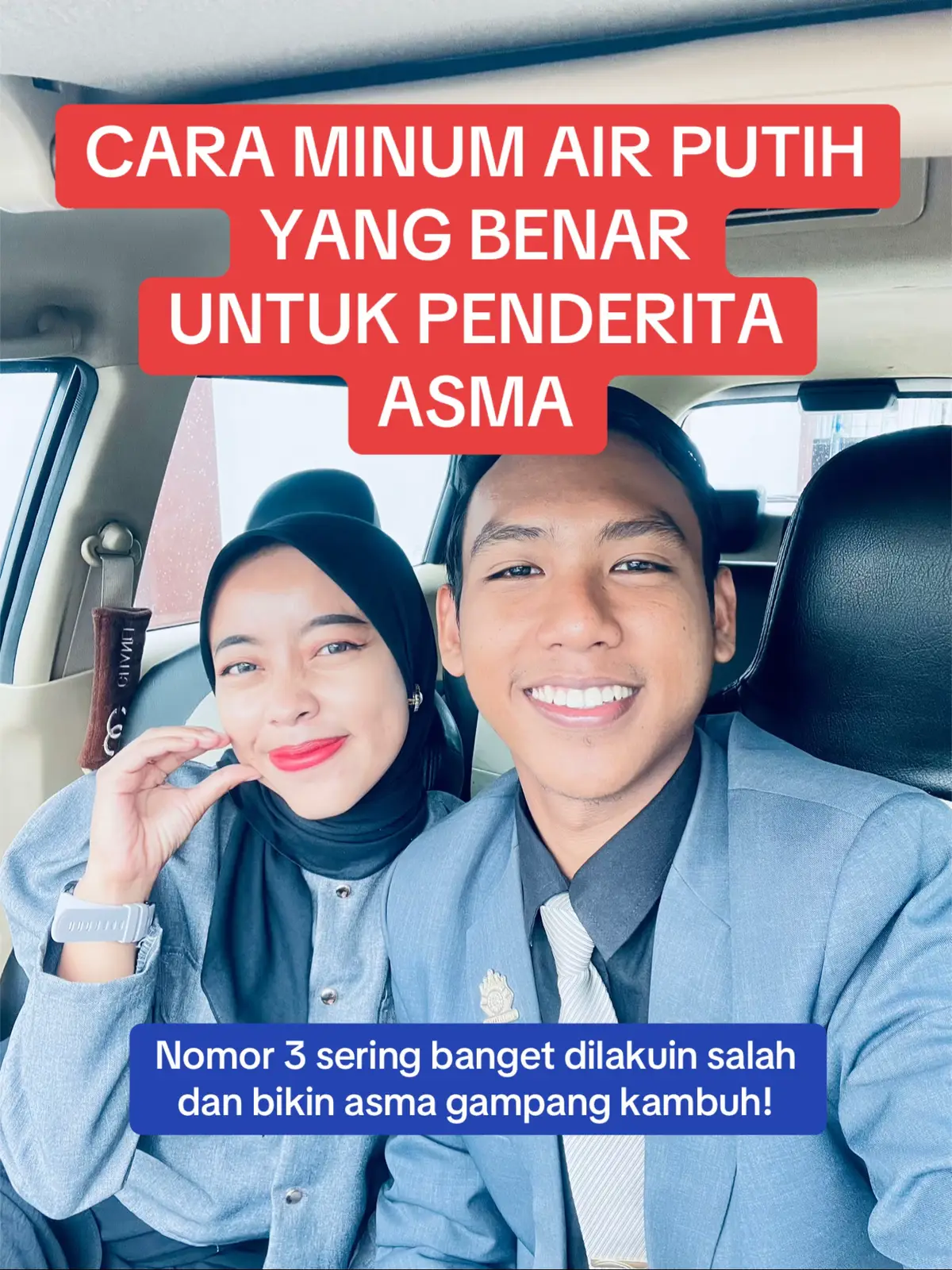 bisa bikin asma makin sering kambuh loh 😮‍💨 Ini dia cara minum air putih yang benar buat kamu yang punya asma 👇 1️⃣ Minum air hangat, bukan air dingin! Air dingin bisa bikin saluran napas menyempit dan memicu batuk atau sesak. Sedangkan air hangat bantu longgarkan lendir dan tenangkan paru-paru 💨 2️⃣ Minum pelan-pelan, jangan sekaligus banyak. Kalau langsung ditenggak, tubuh malah kaget dan bikin dada terasa sesak. 3️⃣ Minum sebelum haus. Tunggu haus baru minum itu terlambat! Tubuh butuh cairan stabil supaya lendir di paru nggak mengental. 4️⃣ Gunakan gelas kaca atau botol bersih. Hindari botol plastik yang sudah lama dipakai karena bisa mengandung bahan kimia berbahaya. 5️⃣ Minum di pagi hari sebelum sarapan. Ini bantu bersihkan saluran napas dan paru dari lendir yang menumpuk semalaman. Kakek saya dulu penderita asma kronis juga, tiap malam suka batuk dan susah tidur karena sesak 😔 Tapi setelah beliau mulai rutin minum air hangat dengan cara yang benar, dan dibarengin dengan nutrisi fitofarmaka TCM untuk bersihin paru dan kuatkan daya tahan tubuh, sekarang asmanya jarang banget kambuh — bahkan bisa jalan pagi tiap hari tanpa sesak lagi 🙏🌿 Kalau kamu juga punya asma dan sering kambuh, 💬 tulis “ASMA” di kolom komentar biar aku kirim panduan lengkap pola hidup dan nutrisi fitofarmaka-nya. ❤️ Jangan lupa like dan simpan biar kamu bisa baca ulang nanti. Dan kalau kamu pengen tahu nutrisi alami yang bantu kakek saya pulih dari asma, langsung chat saya di WhatsApp 👉 087794403973 💚 #asma #airputihsehat #fitofarmaka #herbaltcm #sehatparu 