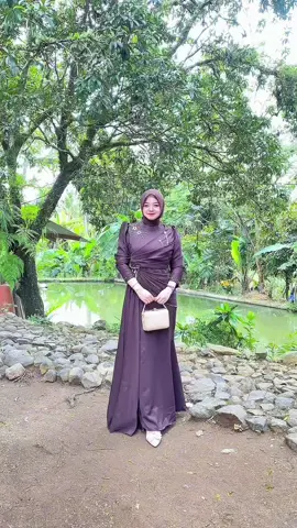Ditambah aksesoris bros+mute juntay jadi semewah ini😍#dress #dresskondangan #ootdkondangan 