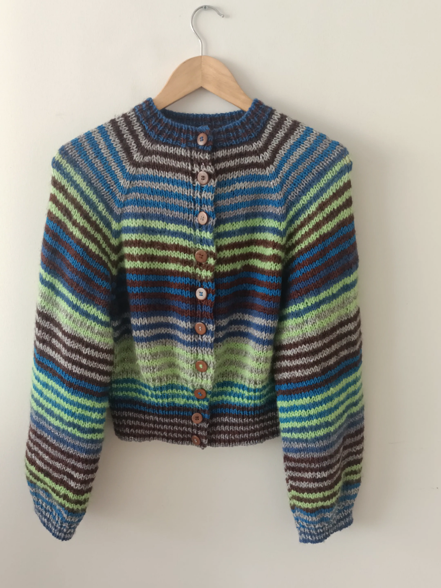 finally finished my stripey raglan cardigan👏 can't wait to wear it🥰 #knittok #knittingpattern  #knitcardigan #loupystudio #knitwear 
