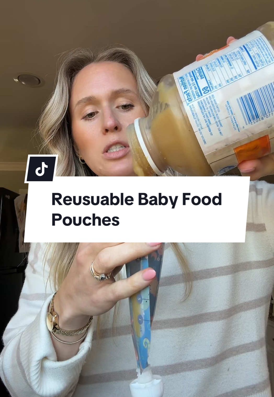 Reusable food pouches for babies and toddlers #babypuree #babyfood #toddlerlife #momhacks #foodcontainers 