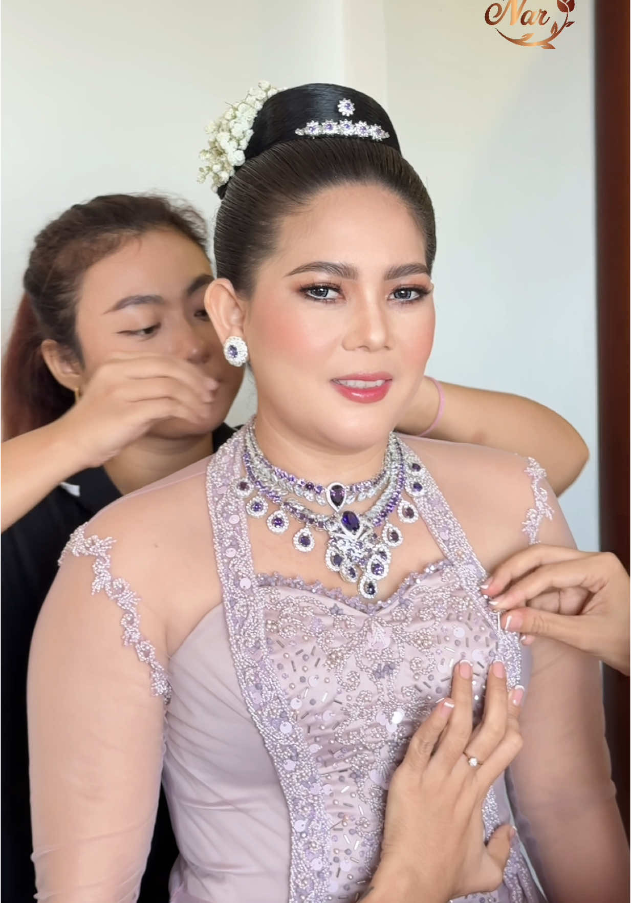 ဝါထွက်မှာပထမဦးဆုံးပြင်ပေးရတဲ့သတို့သမီးလေး✨🤍Hair by @Phyo ThiHa #artbynar #makeupartist #mandalaymakeupartist #professionalmakeupartist #artbynarmakeupstudio #bridalmakeup #makeup #tiktokmyanmar #fypmyanmar #makeup #fyp 