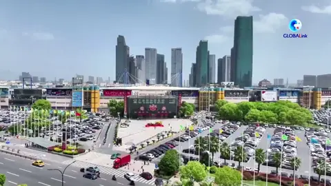 📱 Díky inovacím, špičkové výrobě a chytré politice si čínské high-tech produkty získávají srdce mezinárodních cestovatelů. Technologie, která inspiruje!