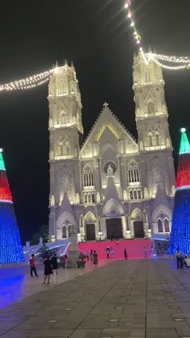 Noel năm nay bạn có aii đi cùng chưa🎄 #merrychristmas #huynhdong_music #nhathosongvinh #giaoxusongvinh #noel 