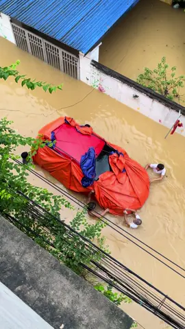 Đây là chủ xe khổ nhất Thái Nguyên 😭😭😭 buộc được thế này rồi, du xe ra ngoài mà giờ trôi xe k tìm đc xe 😭😭😭 thương quá Thái Nguyên ơiii #xuhuong #lũluthainguyen #lulut2025#Thainguyen7/10/2025