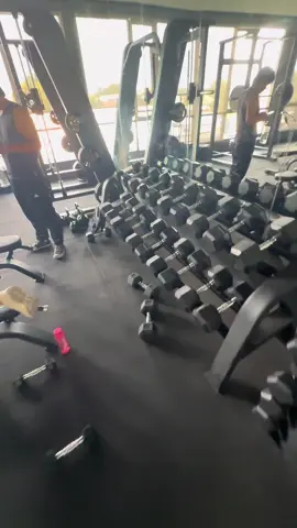 £2.25 gym in Malang!!! The name of the gym is Ascent best gym. Really modern equipment and you even get to use the swimming pool for that price👌#malang #indonesia #gym #Fitness #protein 