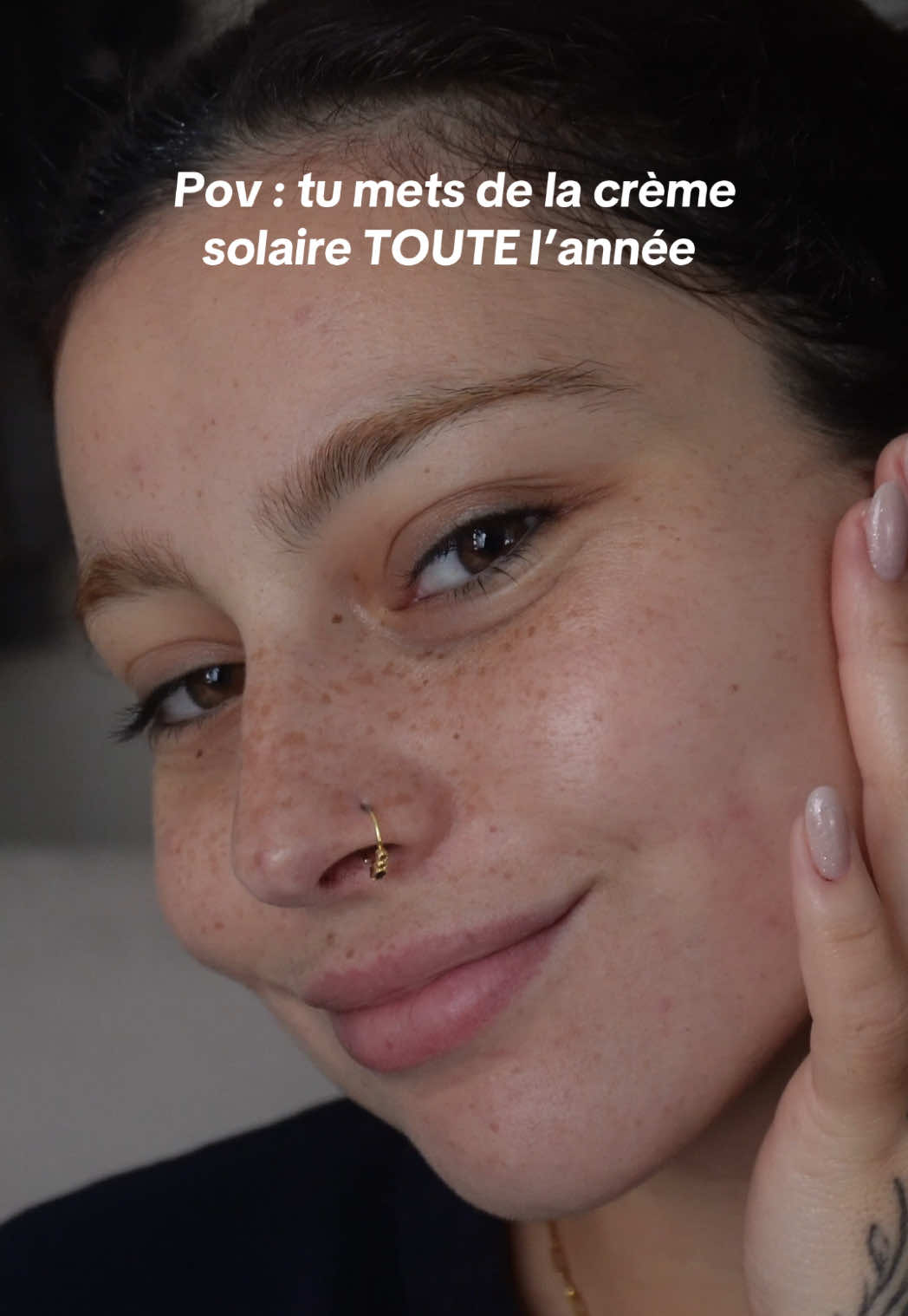 en plus c’est une excellente base pour le makeup 🤫 Et elle est invisible, légère.. même avec la quantité que j’ai mis, c’est magique.  Merci @Eau Thermale Avène 🤍✨  #ultrafluide #avene #solaire #creatriceugc #pourtoi 