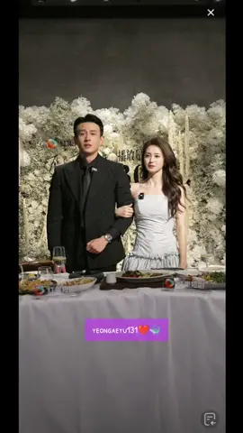 8.10.25 mereka yg meranin dan mrka ber2 jg yg reaksi endingnya malah ikut terbawa sedih jd mewek, kocakny mrka ditinggal ber2 tp pas guo yuxin diajak kluar jg ma xiaoxu tp yuxin ga mau Krn masih pngn mkn Krn masih laper 😂😂😂 mang bnr klo hbis nangis bawaanny lapar. btw kok mkin akhir bkn perayaan pencapaian 3 milliar tp kaya hbis kawinan yg dah slesai acarany Krn tamu dah pada pulang trus saling curhat, nangis²n ma kasih kado tp aneh mrka sedih²n tp gw Mlah ktawa gegara kbayang randomnya xiaoxu 😁😁🤭🤭 #liuxiaoxu刘萧旭 #liuxiaoxu #guoyuxin郭宇欣 #guoyuxin #douyin抖音 