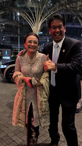 Malam ini ditemani istri tercinta menghadiri undangan serah terima jabatan ketua dewan komisioner LPS #purbayayudhisadewa 