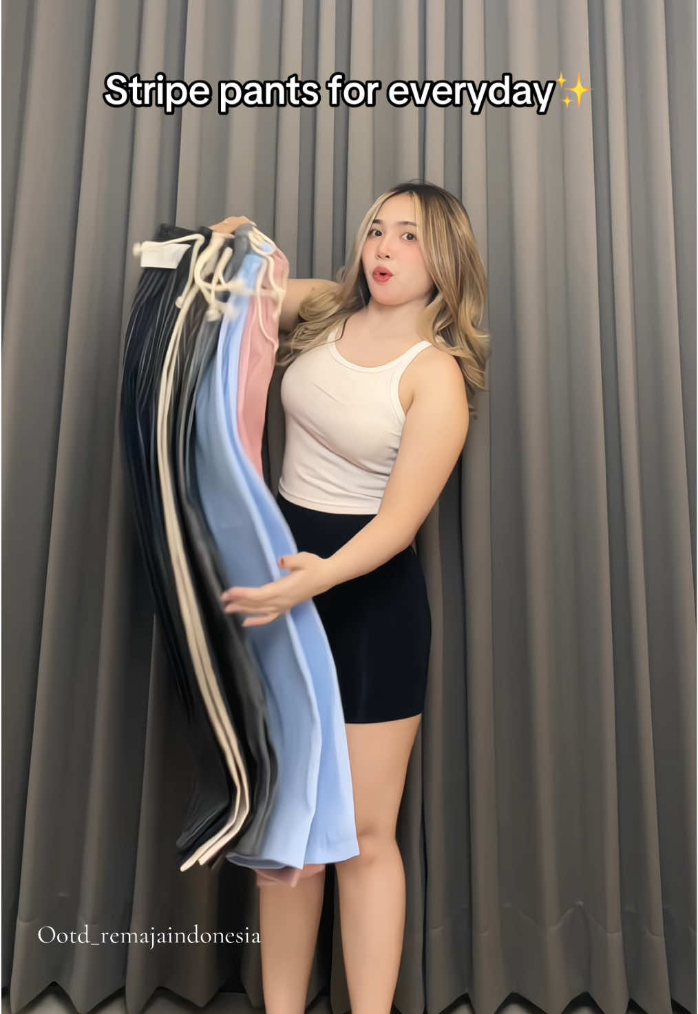 Aku suka banget sama celana yang bisa dipakai ke kampus, nongkrong, bahkan kerja. Stripe pants ini tuh fleksibel banget — nyaman tapi tetap keliatan rapi ✨ #promoguncang1010 #gajiansale #stripepants #celanastripe #celanawanitaterbaru 