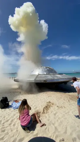 Beachgoers in shock as UFO touches down — real reactions caught live  #UFOs #UFO #uaps #UAP #ovni 