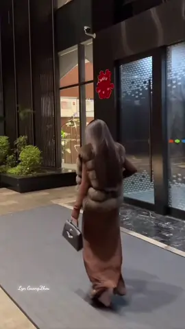 “Những người đã kết hôn và những người chưa kết hôn đều có góc nhìn riêng của họ. Chúng ta là thế hệ đầu tiên mà hôn nhân được xem là một sự lựa chọn chứ không phải nghĩa vụ. Vì thế, mỗi người nên tôn trọng con đường của nhau.