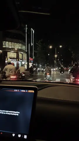 Một chiều mưa.... ⛈️  #rain #vinfastvf8 #chill #saigon 