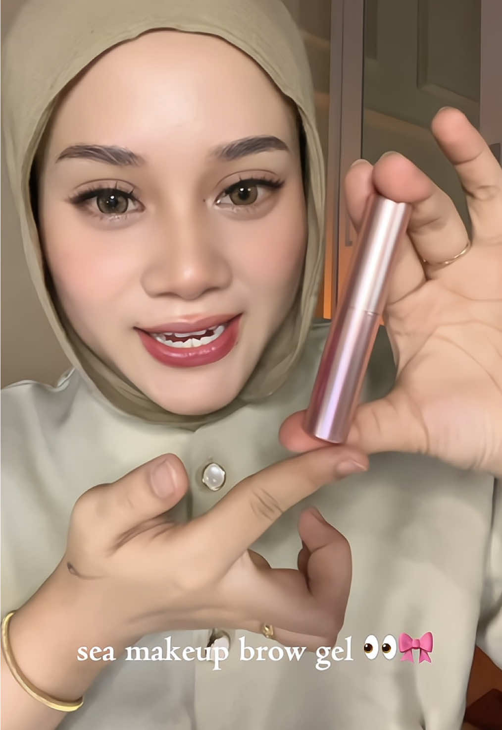 Dari “bare” ke “brow-wow” cuma semenitt ✨ 📌 Sea Makeup Brow Gel = GAMPANG + CEPAT 🎯 Hasil natural, gak lebay @seamakeup.id  #AlisGampang #MakeupCepat #SeaBrowGel