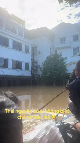 Các em kêu cứu ác quá 