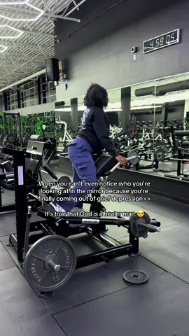 The gym & a good praise break song 🤝🏾 These last three months have been full of cries and private dark moments. I’m so glad I’m starting to see the light. I know my daddy is watching me like “It’s about time!”🥹🕊️ (He couldn’t stand to see me sad!!) SB : Don’t mind my sister.. she was caught off guard😭 __ #christiantiktok #godisgood #testimony #daddysgirl 
