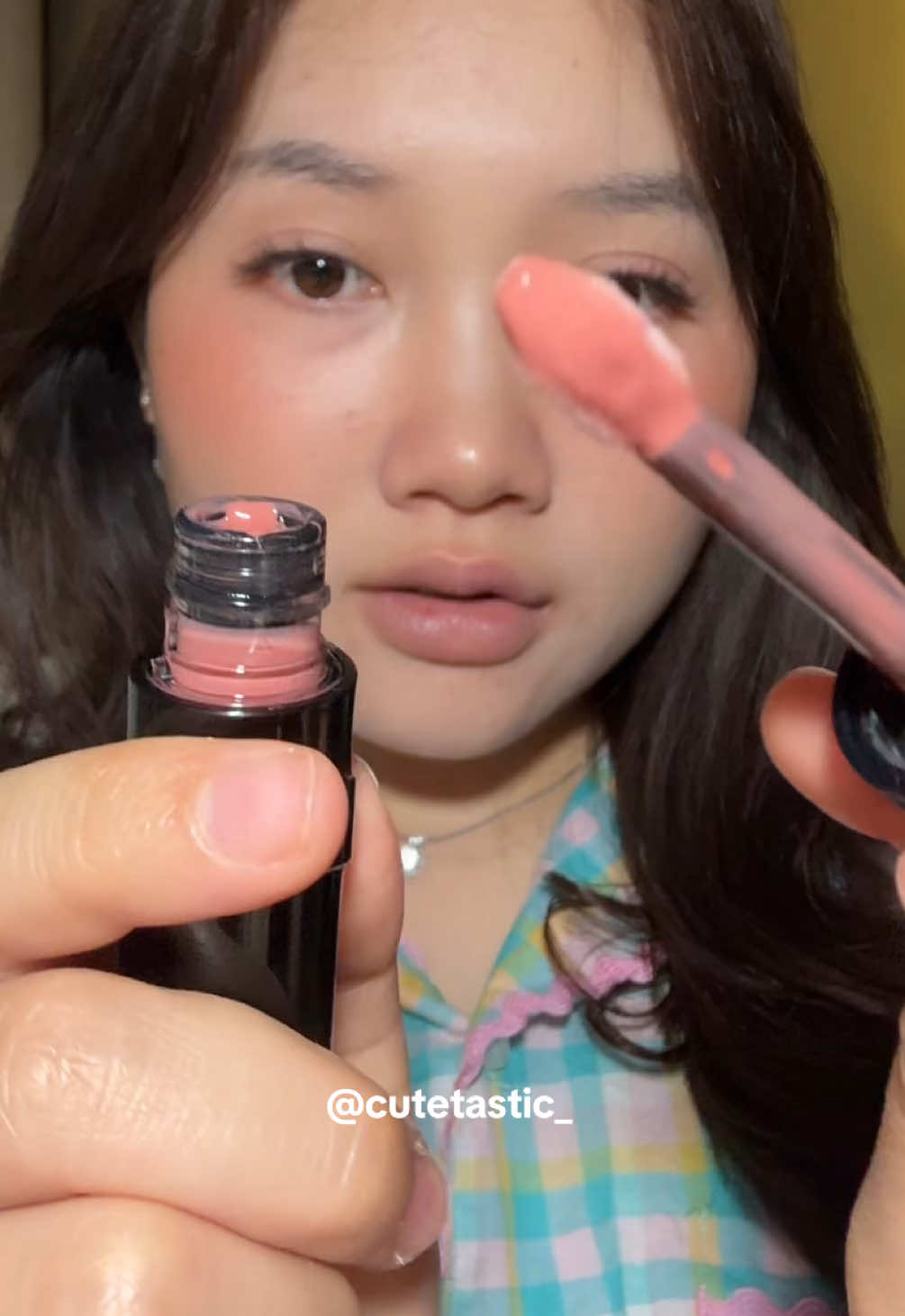 Membalas @567 cakep bet emang shade 01 ini #promomakan1010 #timephorialunara3dlipgloss 