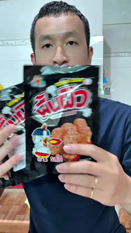 Mì tôm nén thành viên ăn ngon lắm ạ, giòn giòn độ ăn thích lắm luôn #doanvat #doanvatngon #snackmigoivien  