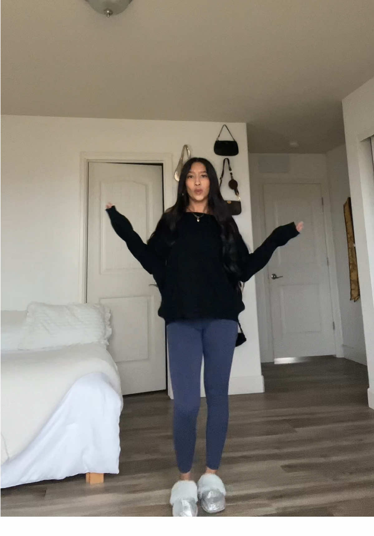 #fallsweaters #falloutfits #offshouldersweater #oversizedsweater 