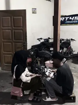 Tak bagian nyawang mbi ngracik obat galaune cah” e mak aku@h.rehan__          #srt49 #herex #foryoupage 