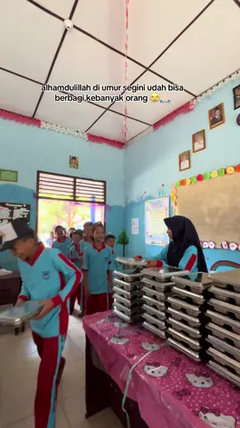 pak prabowo be like masih kupantau dari atas 🫢 day3 #mbg #prabowo #smpn1tanjunglubuk 