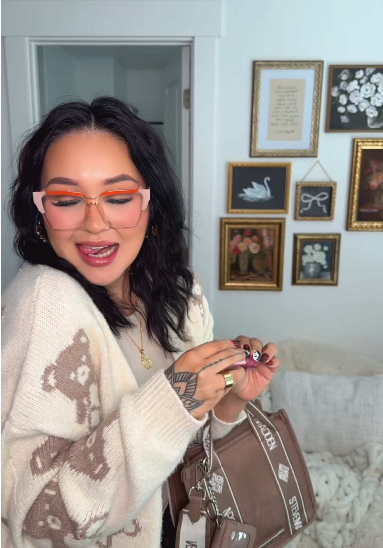 Serving gloss 💋confidence and main character energy only 💅🏽  🖤 Purse: @TJ Maxx  🤍 Sweater: @Walmart  💎 Jewelry: @SHEIN  👖 Leopard Pants: TikTok Shop👇🏽 #ootdfashion #OOTD #ootdstyle #tiktokshop #walmartfinds 