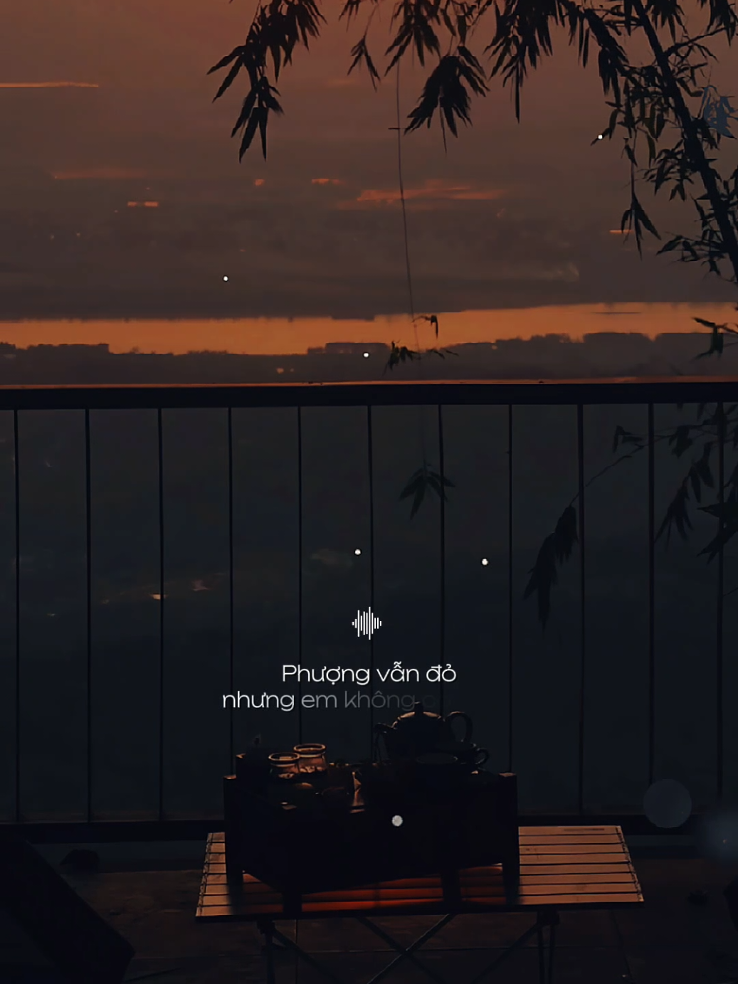 Bây giờ phố vẫn đông nhưng em đã xa... #nhatkytinhdau #nhacbuontamtrang #tramcamxuc💔 #maucapcut #phonhac 