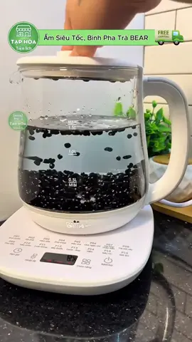 💭  Bình pha trà Bear 1.5L – món quà nhỏ xinh nhưng lại khiến chị em “ưng cái bụng” ngay từ cái nhìn đầu tiên! Bạn có tin một chiếc bình pha trà lại có thể: nấu cháo, luộc trứng, nấu canh, nấu mì, thậm chí nấu chè dưỡng nhan?  ✨ 16 chức năng cài đặt sẵn, từ pha trà truyền thống, trà hoa, trà thảo mộc, đến hâm sữa, nấu cháo dinh dưỡng, nấu chè, luộc trứng, nấu mì…  ✨ Dung tích 1.5L - gọn gàng mà vẫn đủ cho mọi nhu cầu. ✨ Hẹn giờ 9.5 tiếng, giữ ấm 24h để mỗi lần mở nắp đều có món ngon, nước ấm sẵn sàng Thiết kế đẹp, sang – để bàn hay bếp đều nổi bật  Chất liệu thủy tinh chịu nhiệt – an toàn, dễ vệ sinh 🔥 --------------- Nội Thất Thông Minh - Gia Dụng Tiện Ích 86 DECOR 📞0904557248#BEAR #xuhướng #xu_huong 