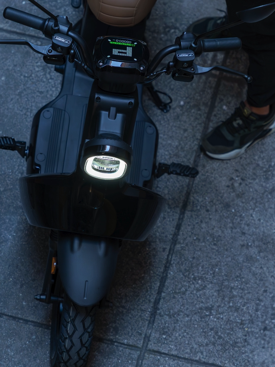 Bee Type 2, o ícone da mobilidade elétrica. ⚡ #Type2 #VaiDeBee #ScooterEletrica #Micromobilidade #Mobilidade