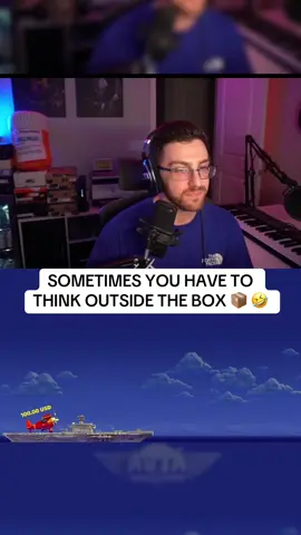 SOMETIMES YOU HAVE TO THINK OUTSIDE THE BOX 📦 🤣 #streamer #kick #planes #funny 