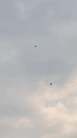 Menjadi penonton bomber bandung vs panawuan garut (8 Oktober 2025) #tiktok #viral #layangan #bomber #fyp | @KIDAL..(kite_dago_lovers) @A BESAR 