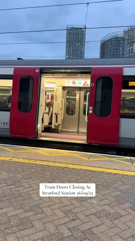 #london #trains #doors #trainspotting #fyp 