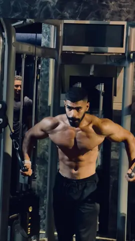 ولا اي😉😅🔥 #tiktok  #foryoupage #لايك_متابعه_اكسبلور #لايك_متابعه_حركة_الاكسبلور❤🦋explorer  #gym 