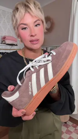 #adidas #womenssneakers #addidasspezial #casualshoe 