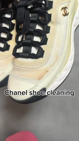 Repair of luxury bags in Singapore We specialize in restoring pre-loved luxury handbags to their former glory - from Chanel to Hermès, Dior, and more. Every stitch, polish, and finish is handled with expert care to bring your treasured pieces back to life. Lead Time: 1 to 2 weeks  Location: Singapore Pricing: Depend on brand, conditions and size Contact : DM us for more details Motto: Give your luxury bags the second life they deserve. We do all services like cleaning leather and fabric, moisturiser, touch up, recolour,spray coasting waterproof, polishing, hardware plating.....for all brand: Louis Vuitton /LV Chanel Hermes Dior…… Thank you for viewing #singapore#luxurybagspa #bagrepair #bagrestoration#chanel