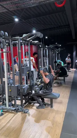 did he underestimate me? 🥴 #gym #reaction #fyp #france #challenge 