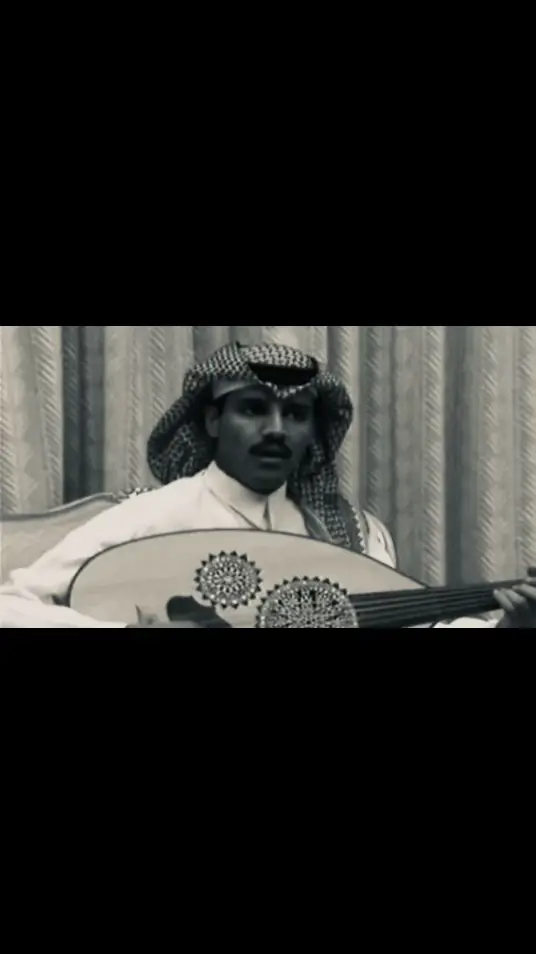 خليتني أخشاك ما كننا أحباب متعوس قلب ٍ ما توفق مع أحبابه وإليا بغيت أطلب حسبت ألف وألف حساب يرضيك من حبك معك يسقط حسابه إن قلت لك مرتاح والله أنا كذاب وإن كان روحي سرها البعد كذابه الشوق يدني ربع من طولوا غيّاب والشوق يذبح لي تباطوه غيّابه - #خالد_عبدالرحمن #4u #greenscreen #3 
