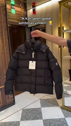 Hoe bedoel je je kan geen winterjas vinden?🤣  •  •  •  #fyp #voorjou #moncler #vezere #dripstraat 