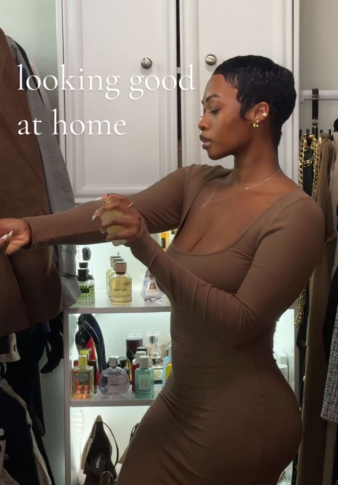 A reminder that you don’t need a man or an audience to look & smell good at home. Set the standard for yourself. Everyone else will reap the benefits  🤎 #selflove #selflovejourney 