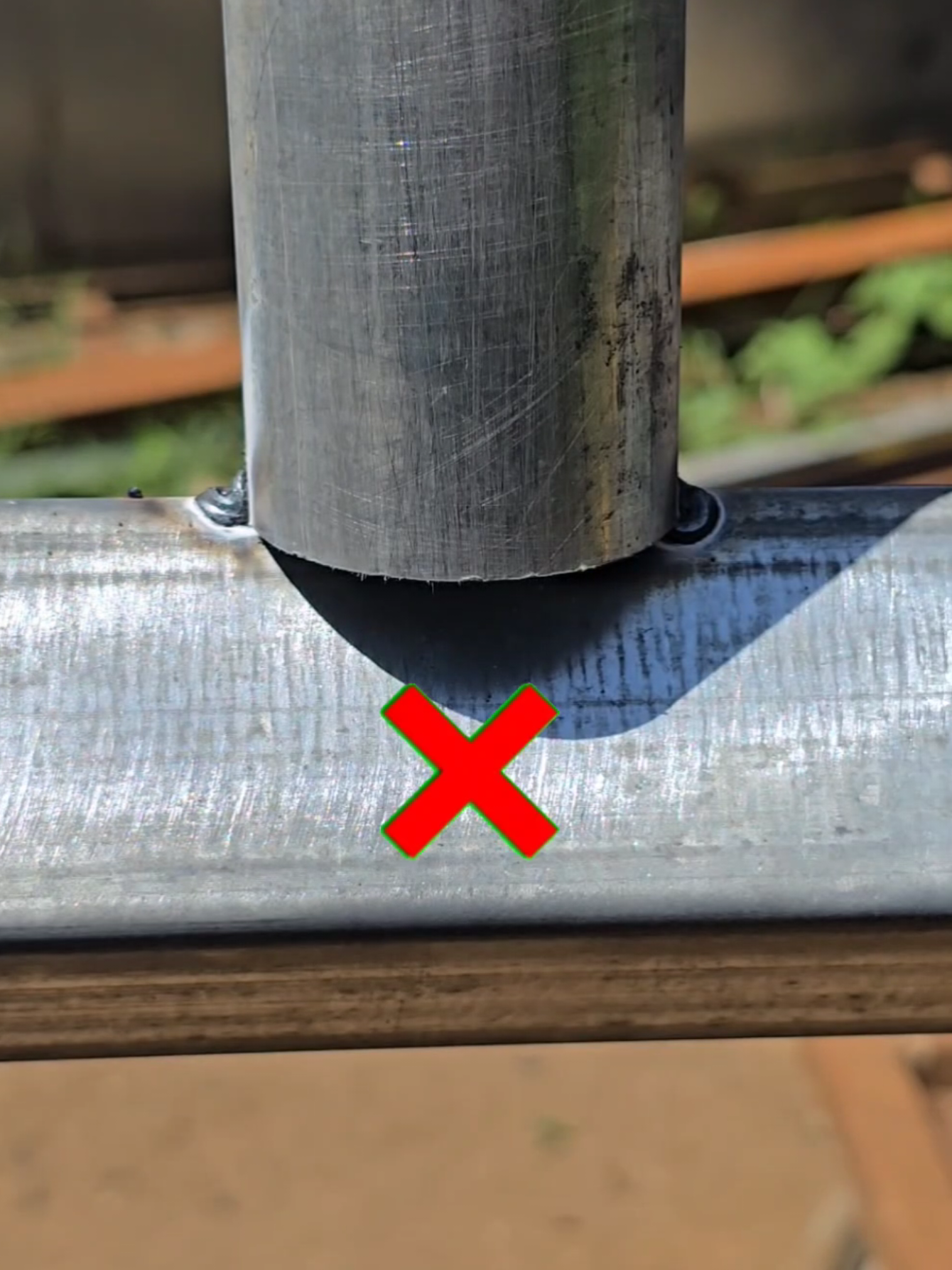 Not many people know how to join a round pipe to a square pipe #weldinglife #welder #metalwork #perfectwelding #welding 