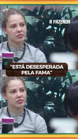 👀 Reunidas na cozinha, Carol (@carollekker_) e Saory (@saorycardoso) falaram da vida pessoal de Rayane (@rayfigliuzzi). 💬 Elas também analisaram algumas falas e comportamentos da empresária dentro do jogo. “Está na cara que ela está desesperada pela fama”, disparou Carol. 💥 Acesse RecordPlus.com para assistir à transmissão 24 horas de #AFazenda com seis sinais exclusivos 🔥