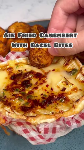 Air fried chilli and herb honey glazed Camembert with bagel bites! It’s the time of year for cosy movie nights with excellent snacks. This is the one you should make! Simple, quick and extremely delicious. For the full recipe head over to my app.  #Recipe #cheese #snack #airfryer 