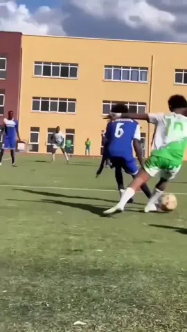 Footbale tutoriel skill 🥶#football #pourtoi #Madrid #barcelona #lamineyamal 