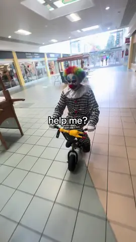 plz #alt #halloween #clown #costume #help 