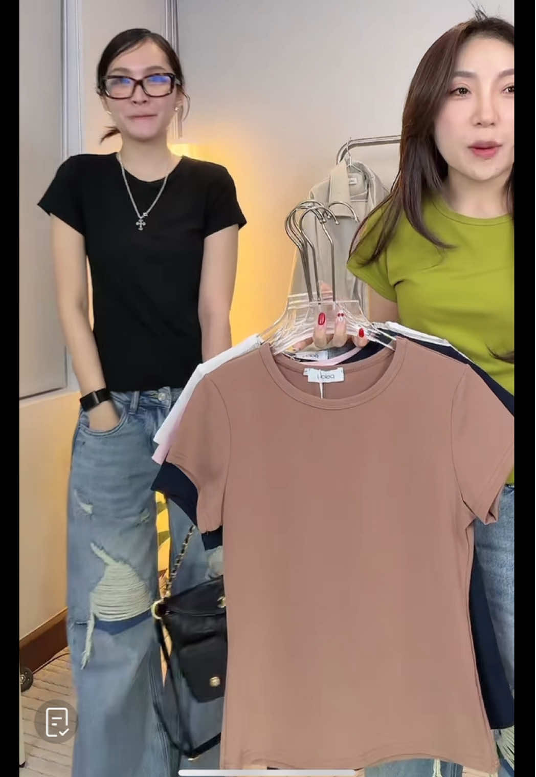 #เสื้อยืดคอกลม #เสื้อยืด #เสื้อยืดผู้หญิง #เสื้อผ้าแฟชั่น #เสื้อผ้าผู้หญิง 