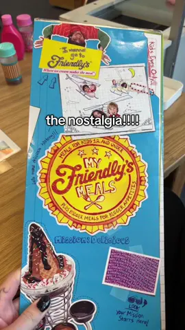 what was your go to?? i used to lovvvee the mac and cheese and make your own sundae 😋 #friendlys #2000srestaurants #throwback 