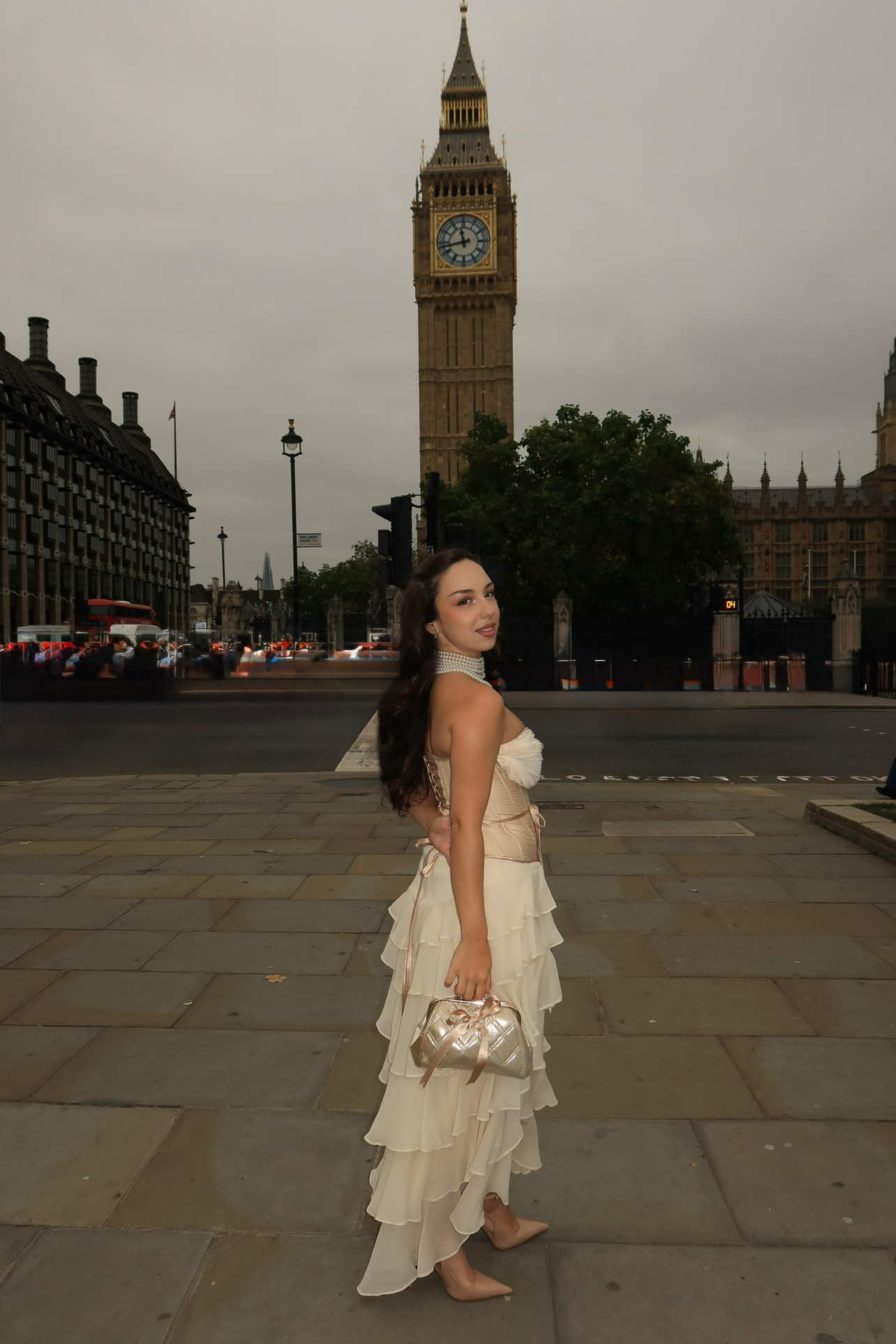 Kıyafetimin dikiş aşaması da dahil birlikte hazırlanıyoruz✨✨ #NYXCosmeticsPartner #NYXCosmeticsXBridgertonLondon  @nyxcosmetics_tr *reklam #grwm 