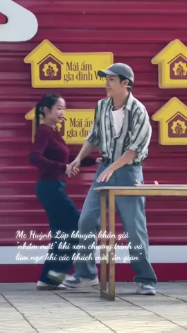Mc Huỳnh Lập khuyên khán giả 