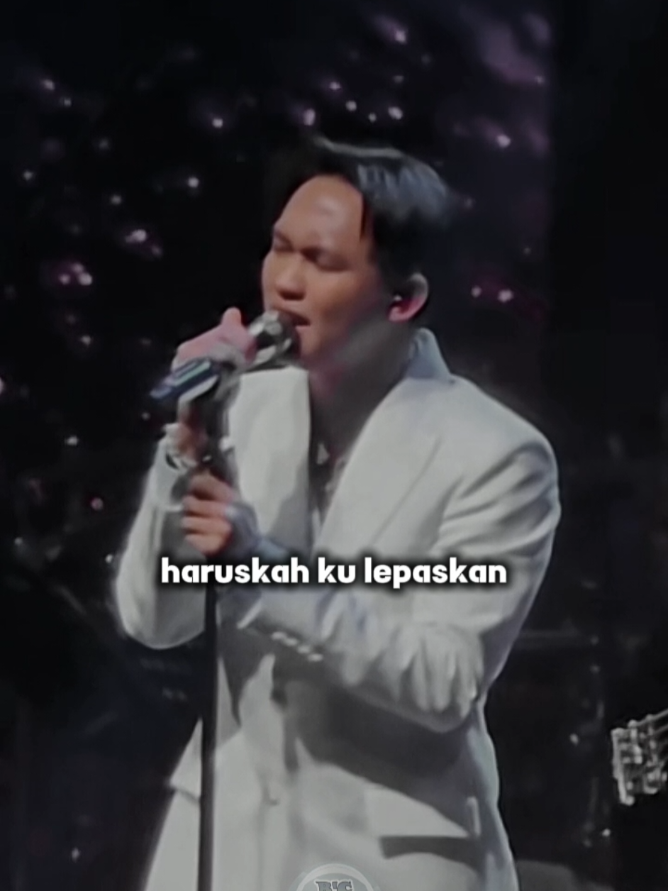 haruskah kulepaskan atau ku pertahankan? 🥀 #tuhantahukitasalingcinta #fajarnoor #musikviral 