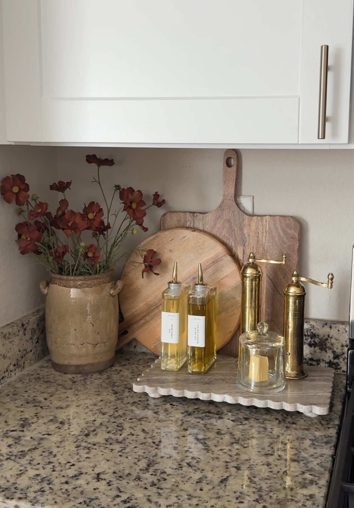 cozy but still functional 🍂#Home #kitchen #kitchendecor #kitcheninspo #homeinspo  