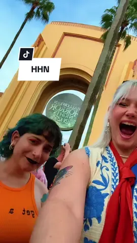 Mystery inc goes to horror nights? #scoobydoo #horrornights #orlando 